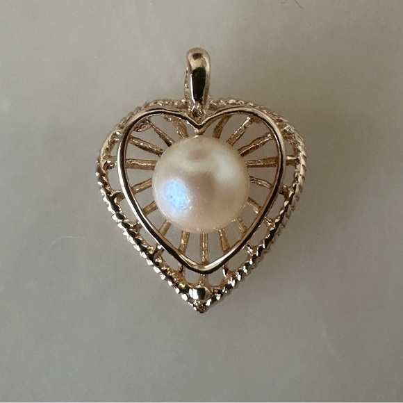 14k Solid Gold Heart Shaped Basket Pendant with Pearl Center - Picture 10 of 16
